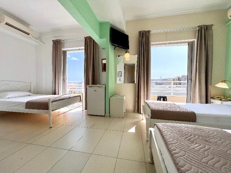 TRIPLE STANDARD Room