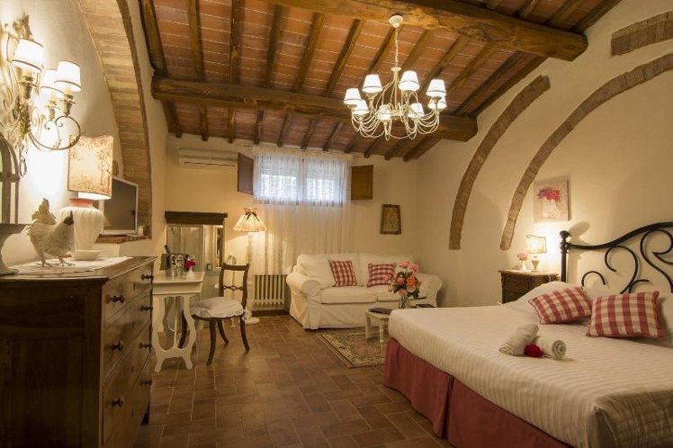 FAMILY ROOM THREE BEDS Room