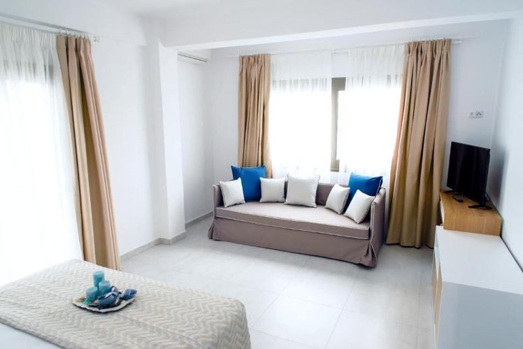 JUNIOR SUITE POOL VIEW Room
