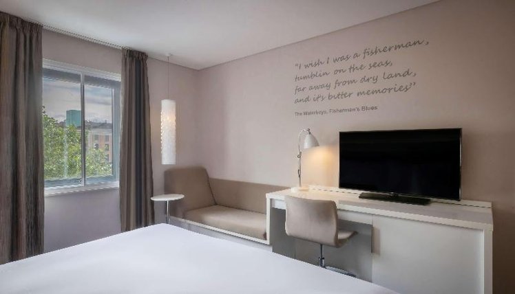 JUNIOR SUITE KING SIZE BED Room