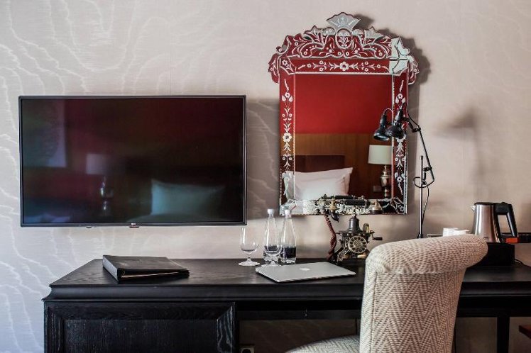 DOUBLE EXECUTIVE KING BED Room