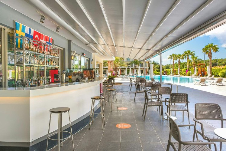 Pool Bar