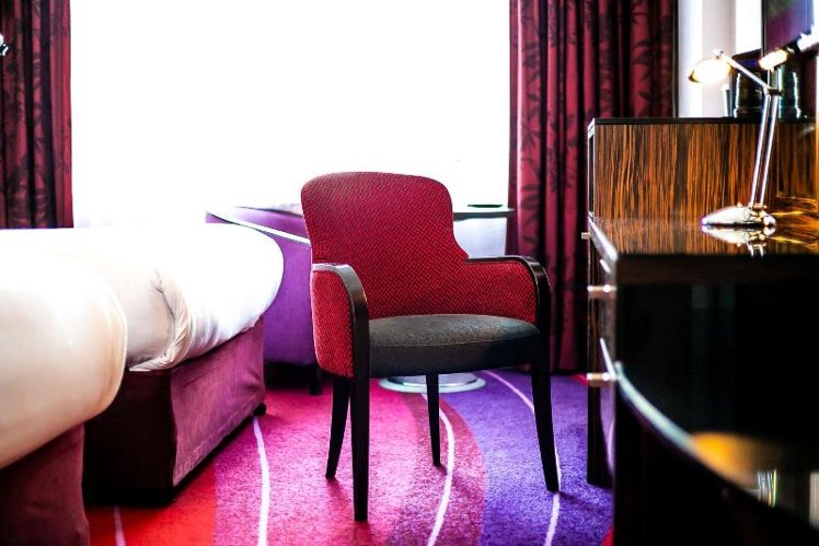 TWIN TWO QUEEN BEDS Room