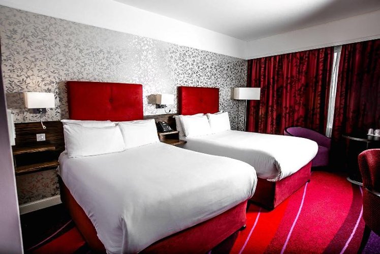 TWIN TWO QUEEN BEDS Room