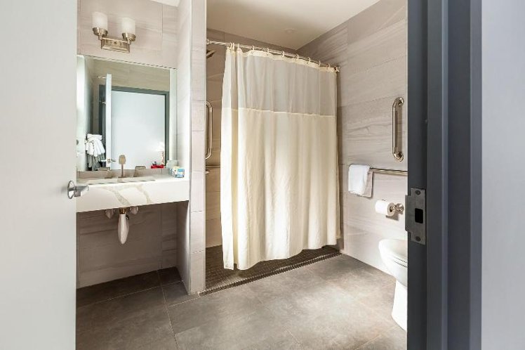 DOUBLE Accessible KING SIZE BED Room