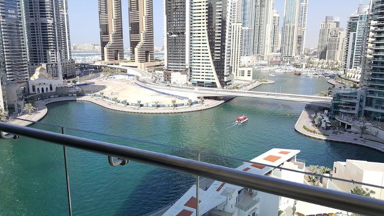 La Verda Dubai Marina Suites & Villas