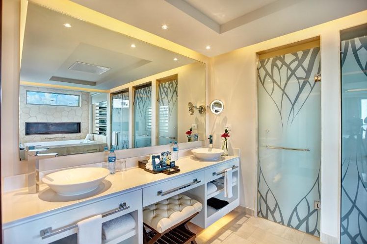 SUITE OCEAN VIEW ONE BEDROOM Room