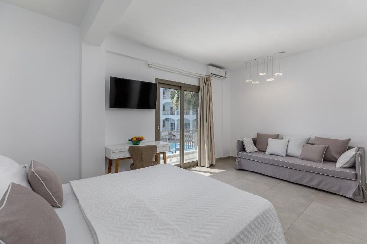 JUNIOR SUITE POOL VIEW Room