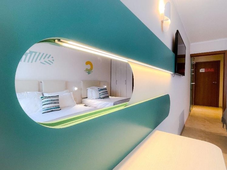 TRIPLE WITH DOUBLE BED Room