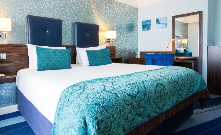 DOUBLE KING SIZE BED Room