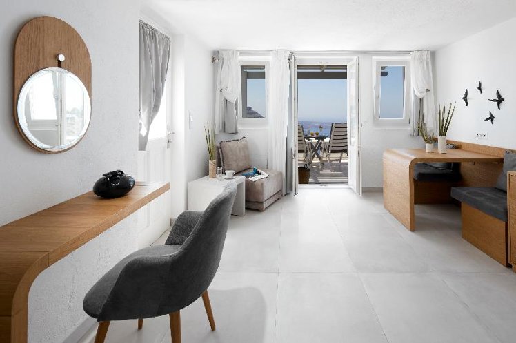 QUADRUPLE TWO BEDROOMS ONE BATHROOM Room