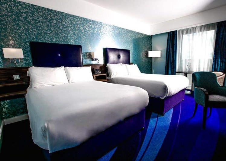 TWIN TWO QUEEN BEDS Room