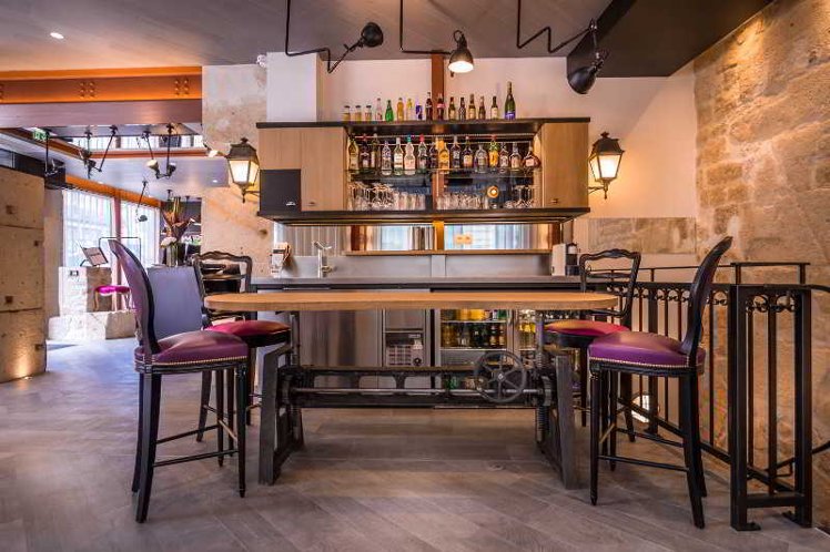 Bar