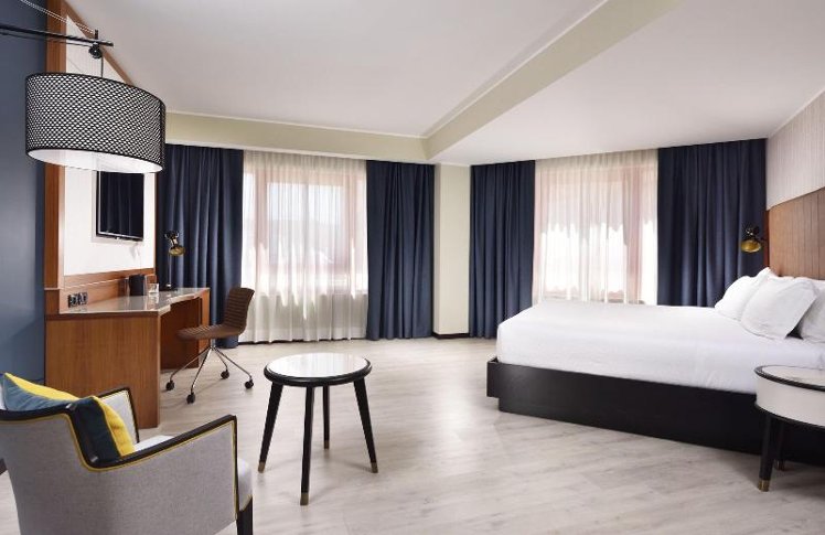 DOUBLE DELUXE QUEEN BED Room