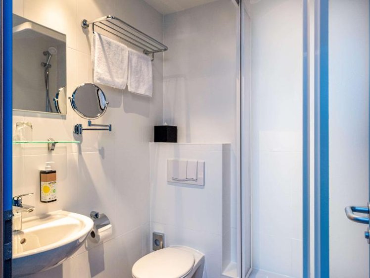 TRIPLE STANDARD Room
