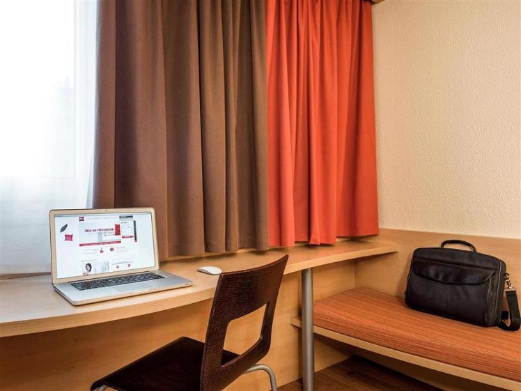 DOUBLE WITH DOUBLE BED Room
