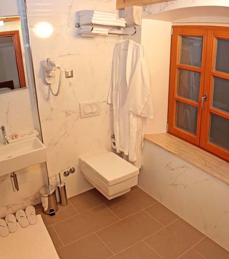DOUBLE SINGLE USE COMFORT Room