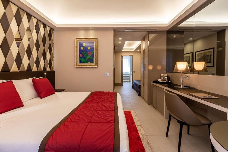 DOUBLE KING SIZE BED Room