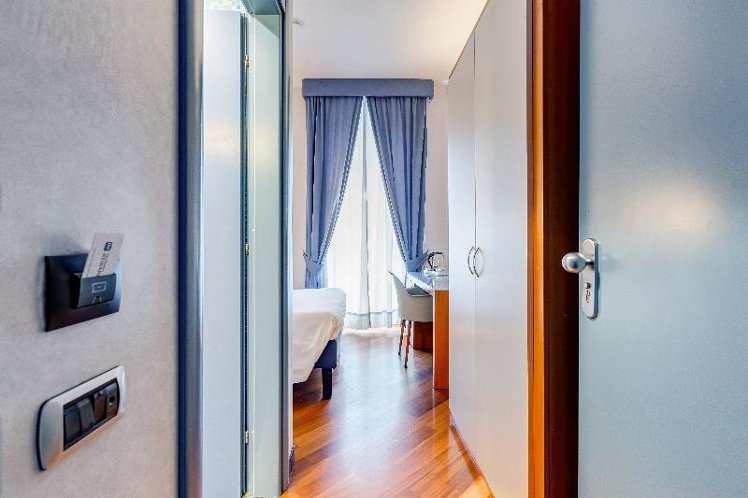 TRIPLE STANDARD Room