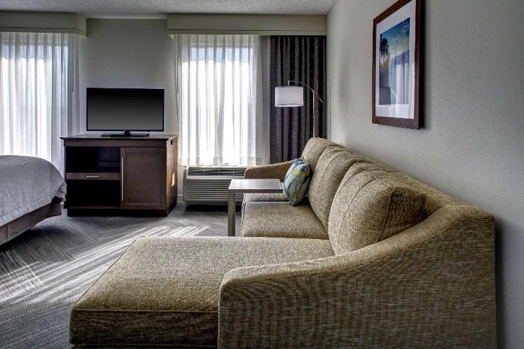 STUDIO KING SIZE BED Room