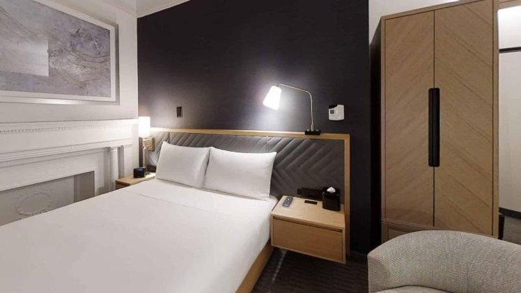 DOUBLE QUEEN SIZE BED Room