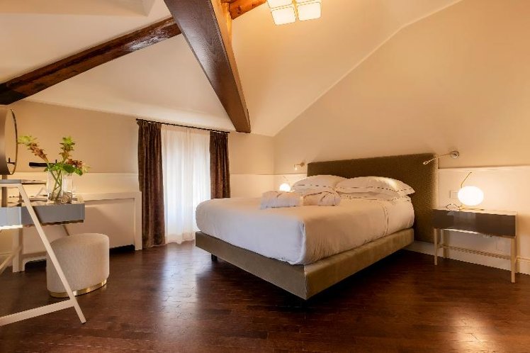 DOUBLE STANDARD Room