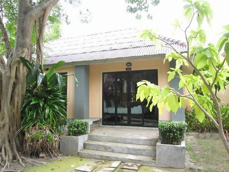 Double or Twin DELUXE Room