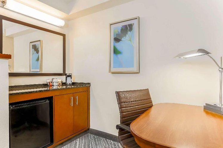 QUADRUPLE TWO QUEEN BEDS NON SMOKING Room