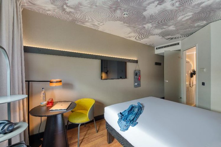 DOUBLE WITH DOUBLE BED Room