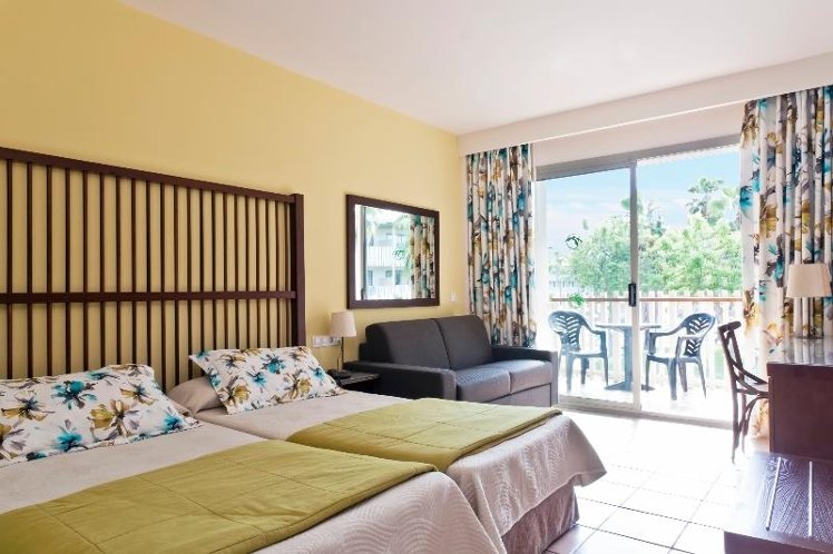 TRIPLE STANDARD Room