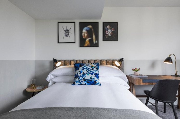 SINGLE ONE BED Room