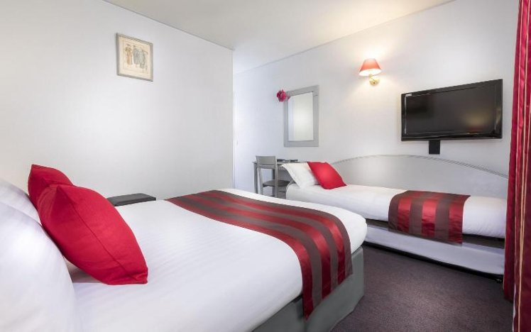 TRIPLE TWO BEDS Room