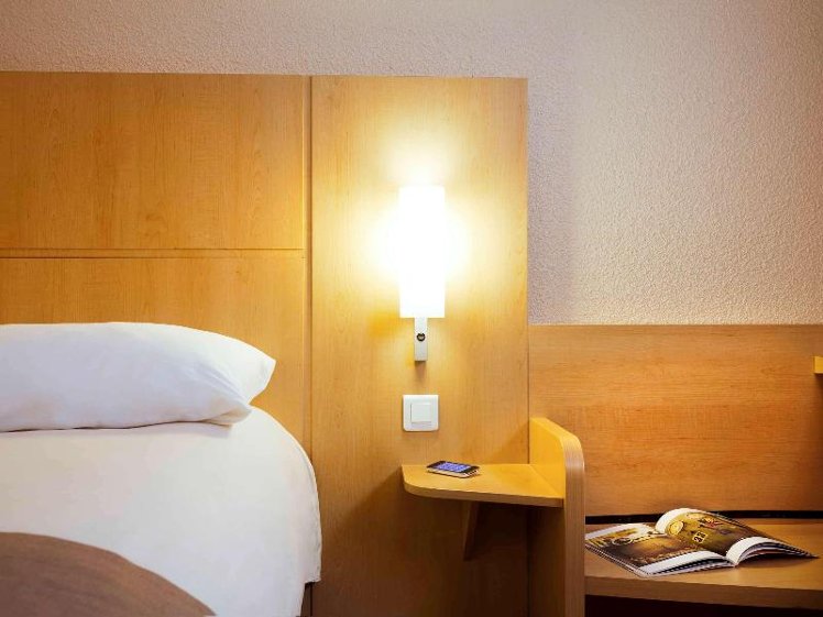 DOUBLE WITH DOUBLE BED Room