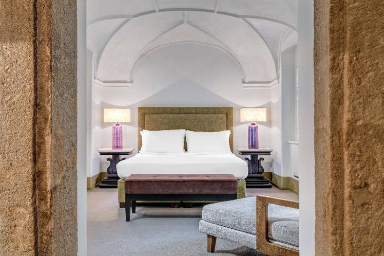 SUITE CLASSIC QUEEN BED Room