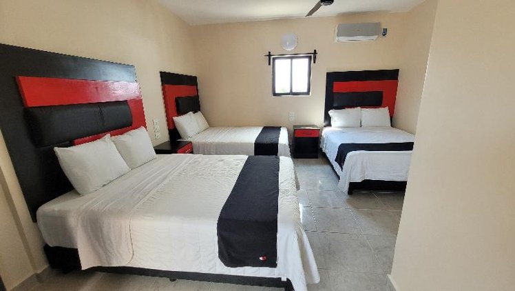 FAMILY ROOM THREE BEDS Room