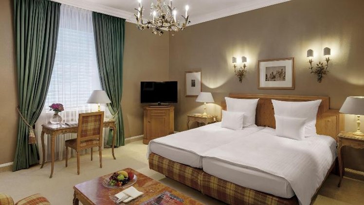 DOUBLE CLASSIC KING BED Room