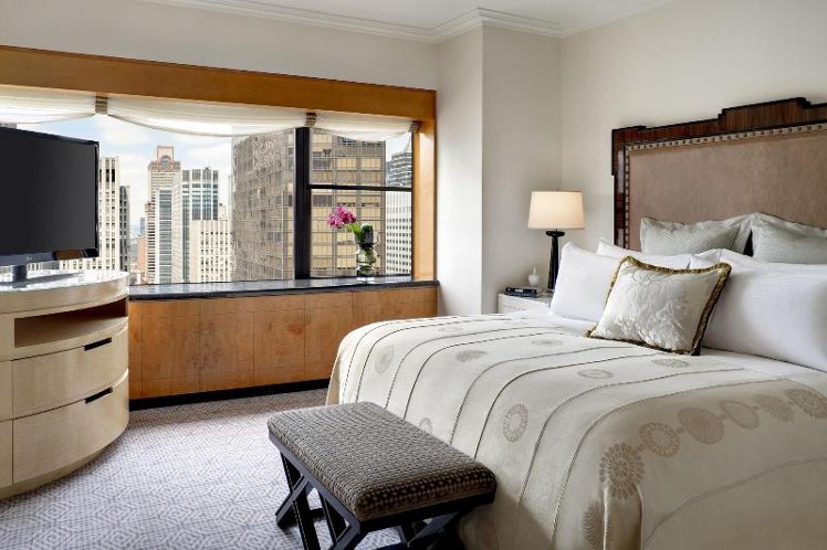 SUITE KING SIZE BED Room