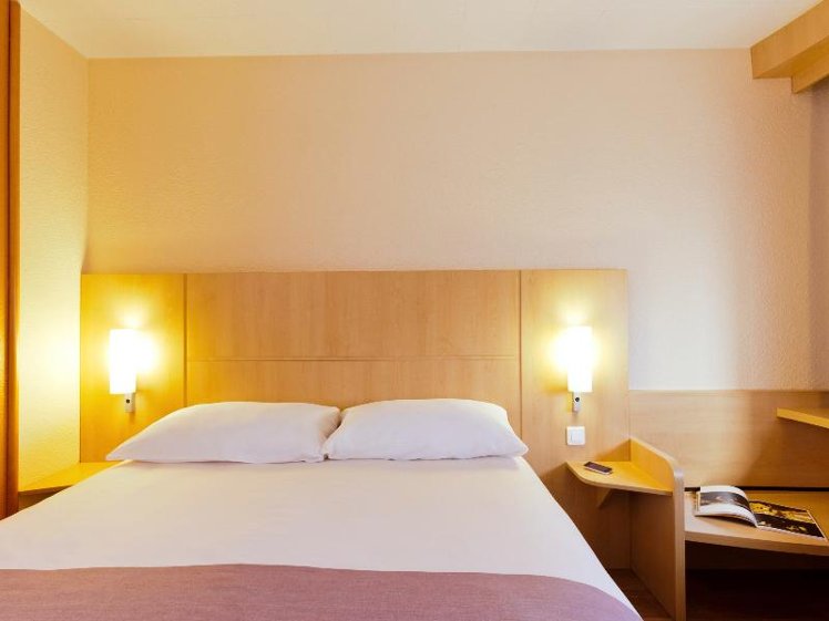 DOUBLE WITH DOUBLE BED Room