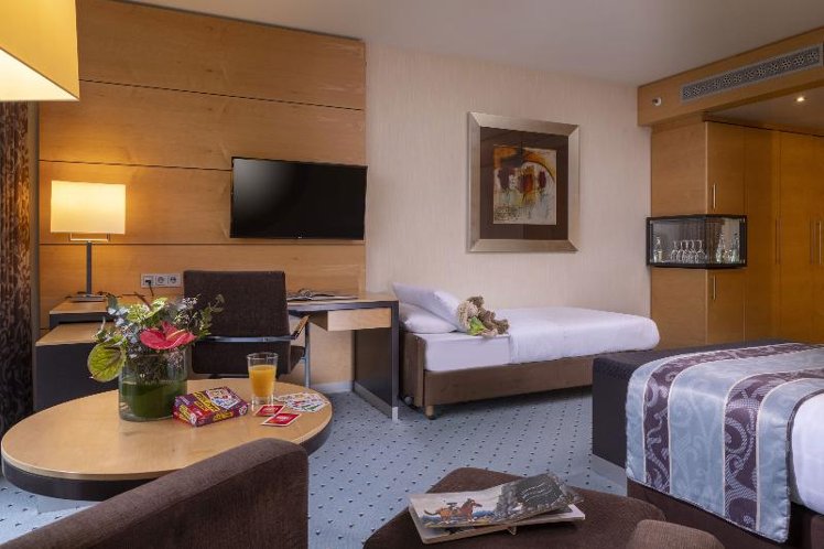 FAMILY ROOM COMFORT Room