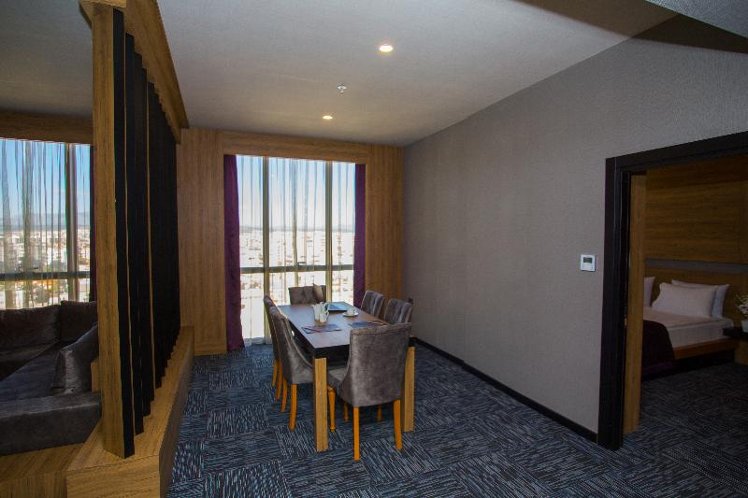 SUITE BUSINESS Room