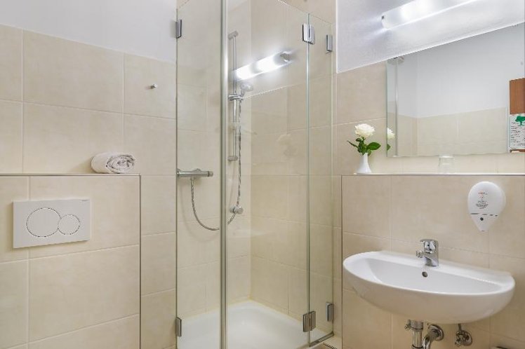 SINGLE STANDARD Room