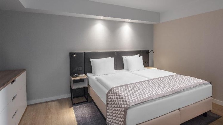 DOUBLE PREMIUM KING BED Room