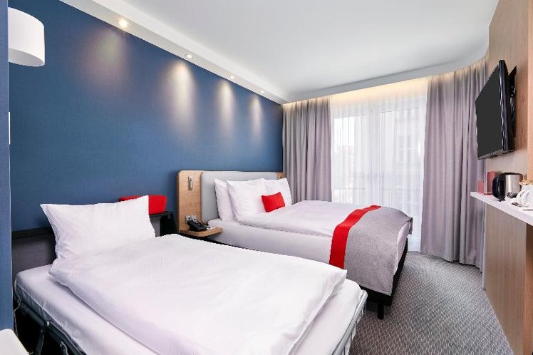 DOUBLE QUEEN SIZE BED Room