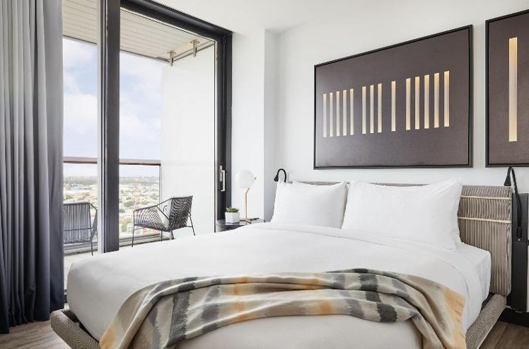 SUITE KING SIZE BED Room
