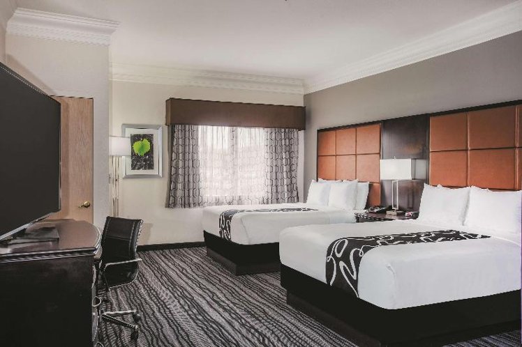 SUITE TWO QUEEN BEDS NON SMOKING Room