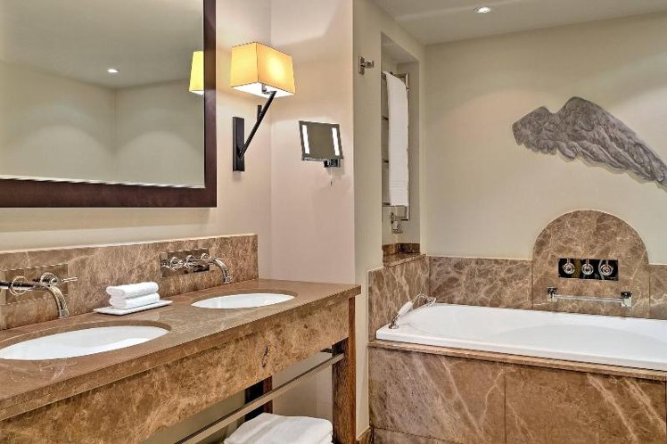 DOUBLE PREMIUM WITH VIEWS Room