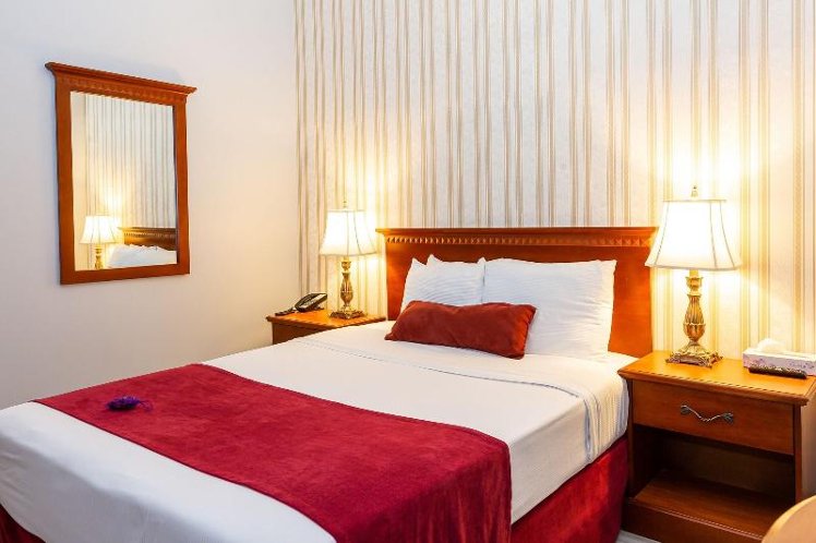 DOUBLE QUEEN SIZE BED Room