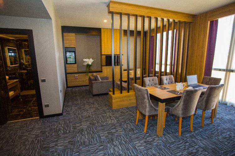 SUITE BUSINESS Room