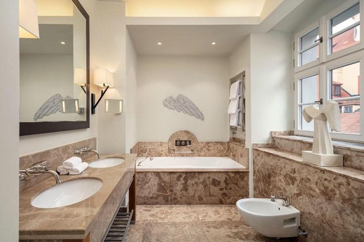 DOUBLE PREMIUM WITH VIEWS Room