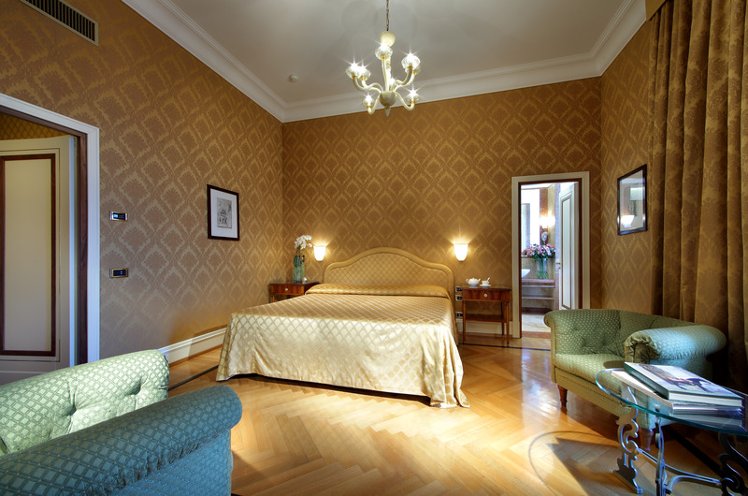 DOUBLE SUPERIOR Room